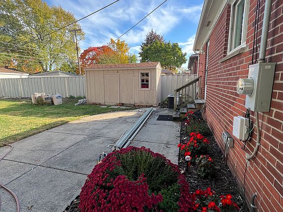 5th image of 8107 Winona Ave