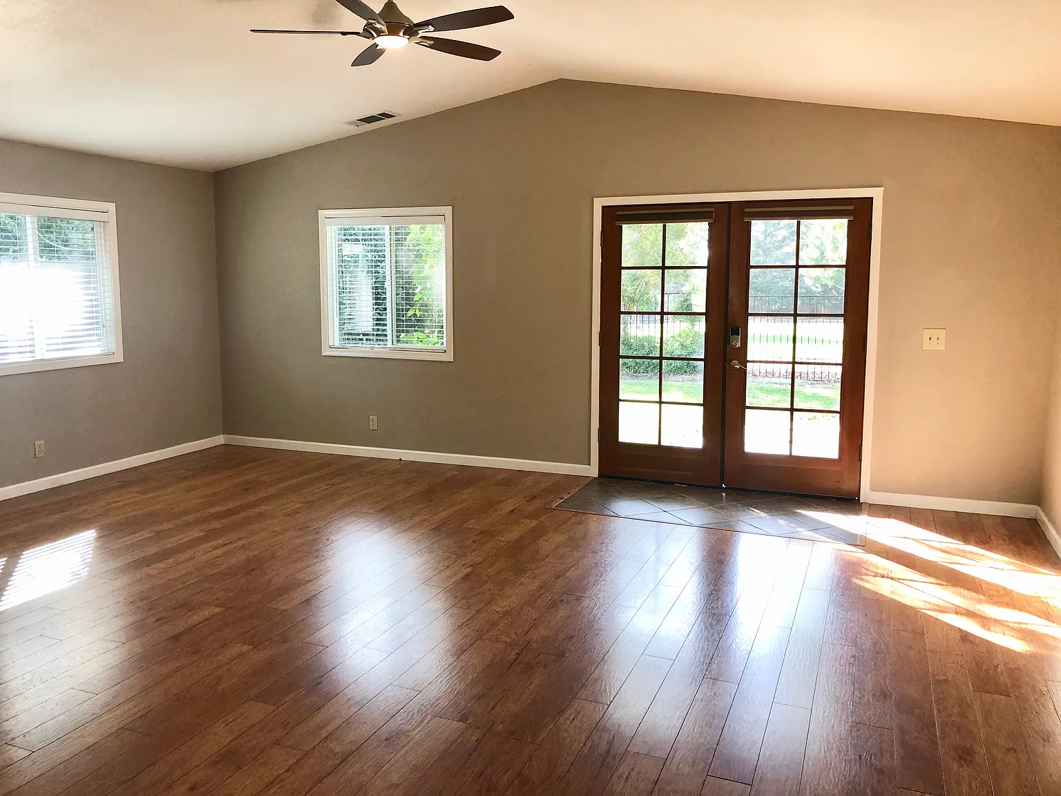 4 bed, 2115 sqft, $2,850 — Photo 4