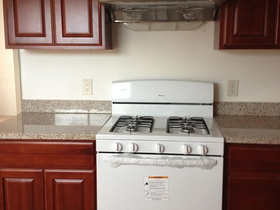 4th image of 897 Lausanne Ave