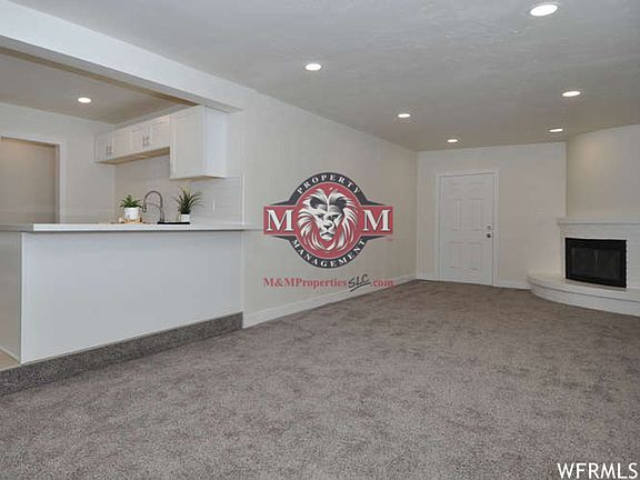 5th image of 1052 N Catherine St #1440