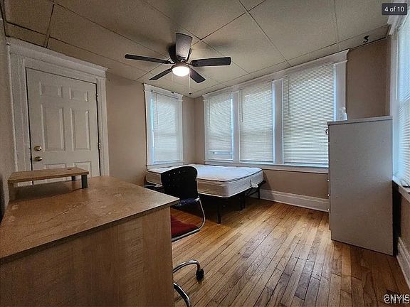 4th image of 718 Clarendon St #2