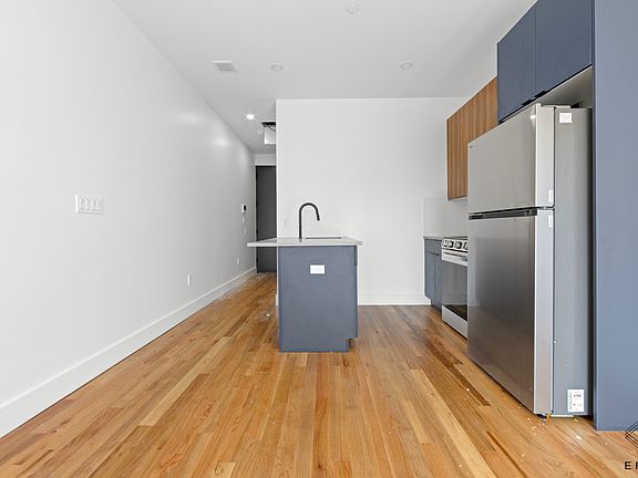 3rd image of 271 E 28th St #2C