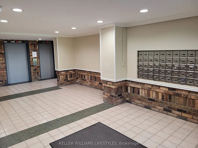 986 Huron St #710 — Photo 2