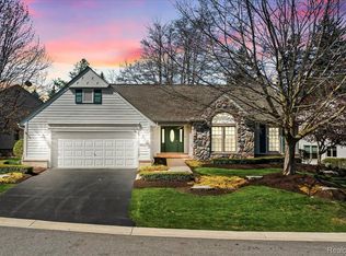 4607 Huntington Dr, Brighton, MI 48116