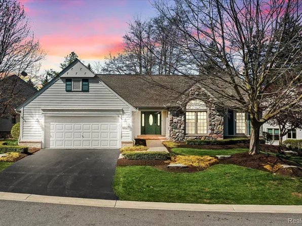 4607 Huntington Dr, Brighton, MI 48116
