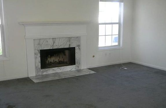 3rd image of 1931 Kevin Dr SE
