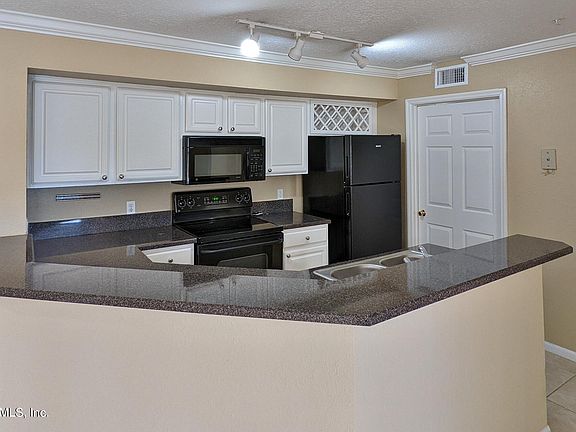 4th image of 425 Timberwalk Ct