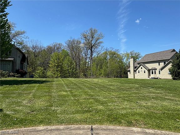 3rd image of 1906 Woodbrook Ln