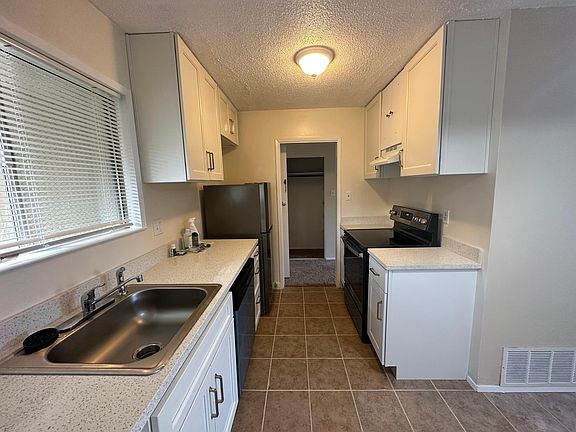 2nd image of 4 Circle Dr APT F