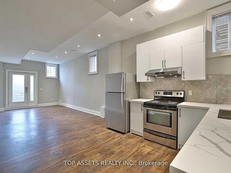 54 Madawaska Ave #BASEMENT — Photo 8