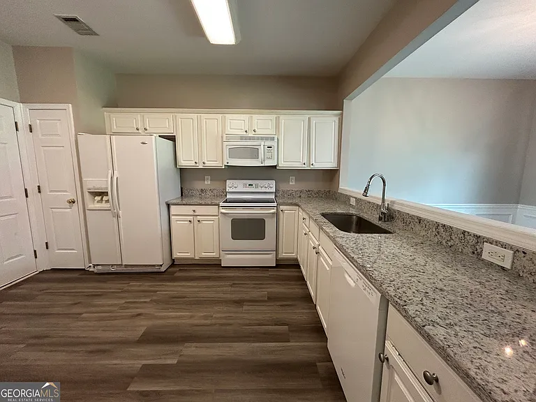 226 Regent Sq — Photo 4