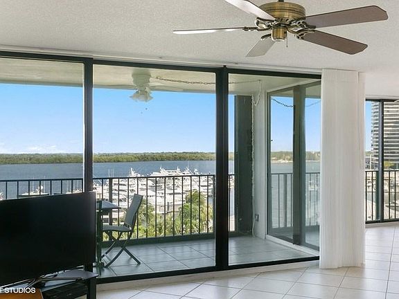 4th image of 124 Lakeshore Dr APT 731