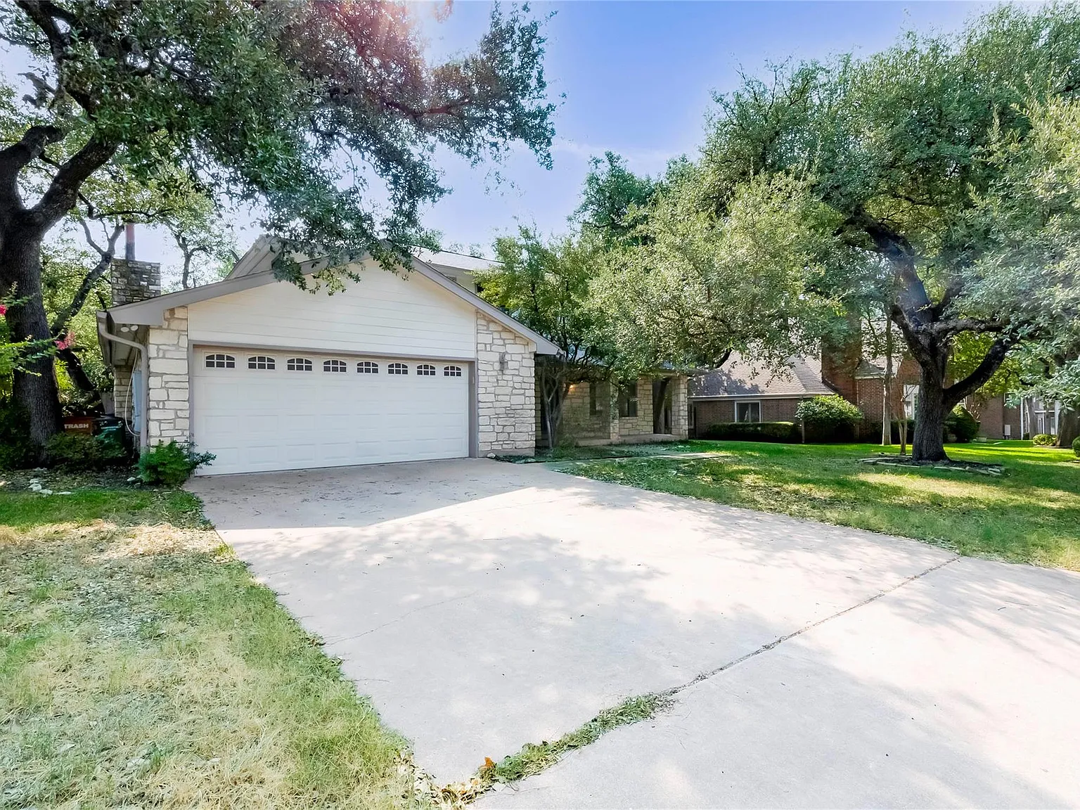 4 bed, 2.5 bath, 2416 sqft, $3,600 — Photo 3