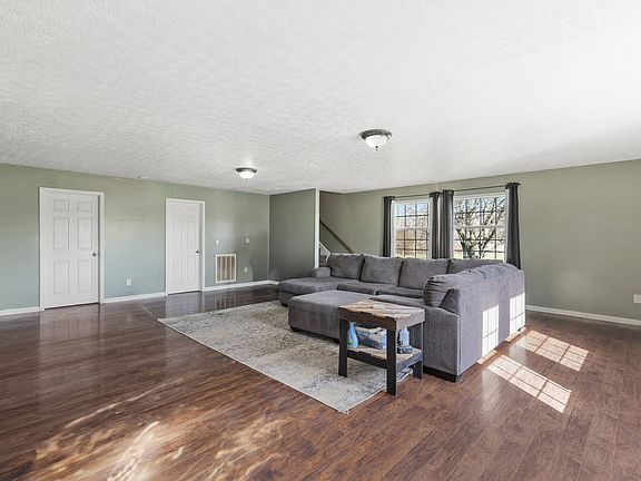 5th image of 4016 Bentle Dr