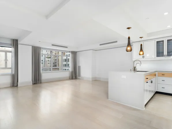 21 East 61st Street image 5 of 18