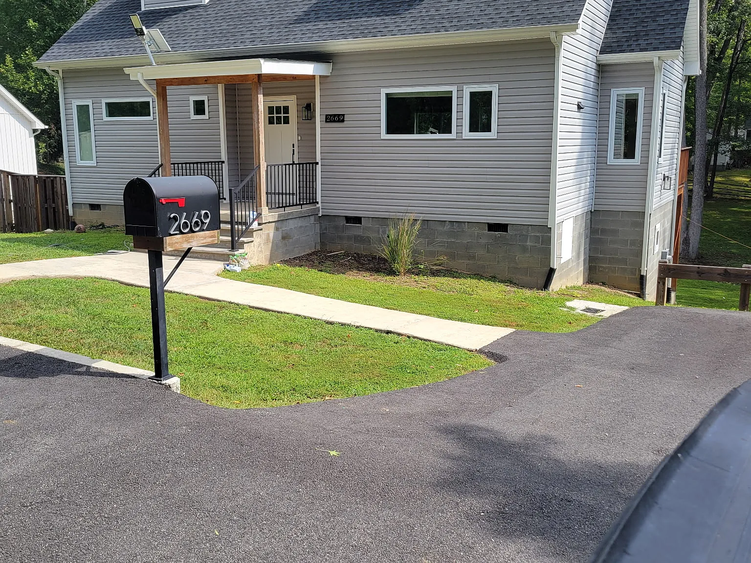 3 bed, 2.5 bath, 2500 sqft, $3,200 — Photo 2