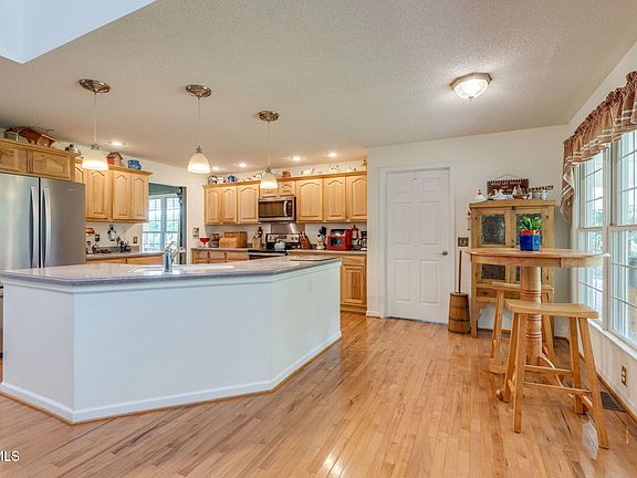 14th image of 490 Cockatiel Rd
