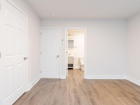 3rd image of 2009 N Stillman St #5