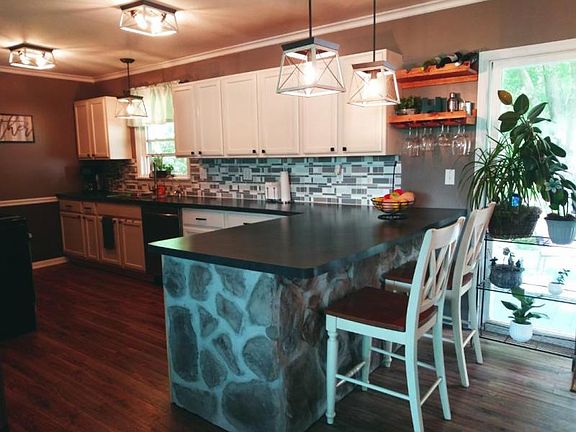 2nd image of 4890 Sunsetcourt