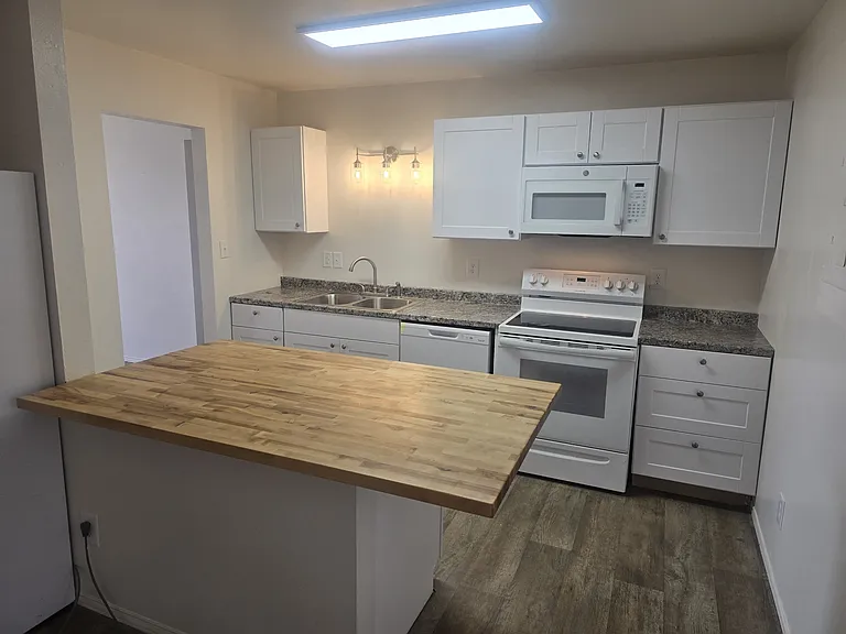 409 River Rd — Photo 11