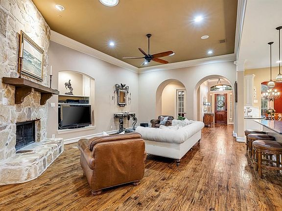 4th image of 2604 Queen Margaret Dr