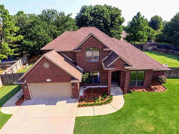 2nd image of 2719 S Oxford Dr