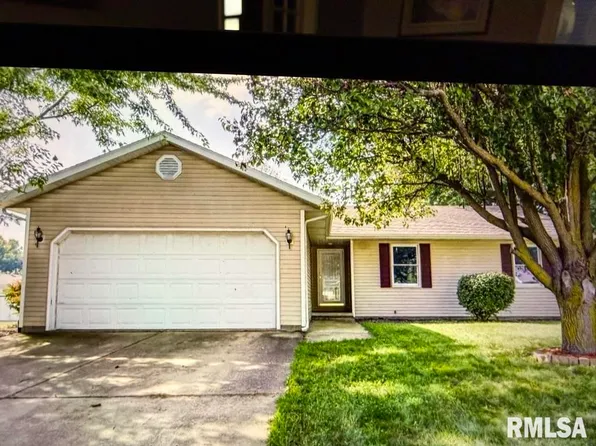 106 N Heather Ln, Auburn, IL 62615