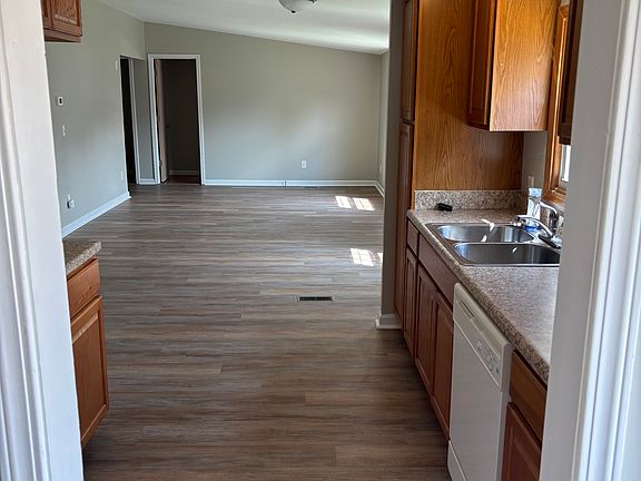 4th image of 3296 6th St