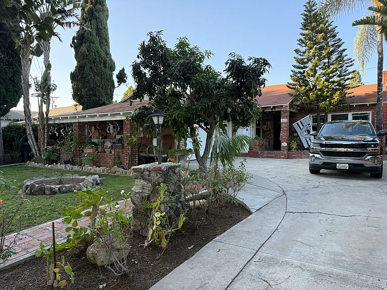 1425 W Pine St — Photo 3
