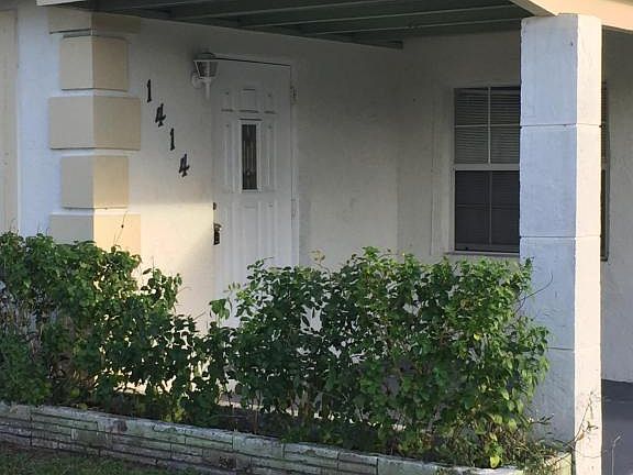 2nd image of 1414 N Seacrest Blvd