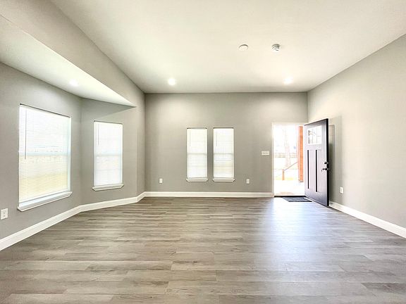 3rd image of 1808 Oneal St