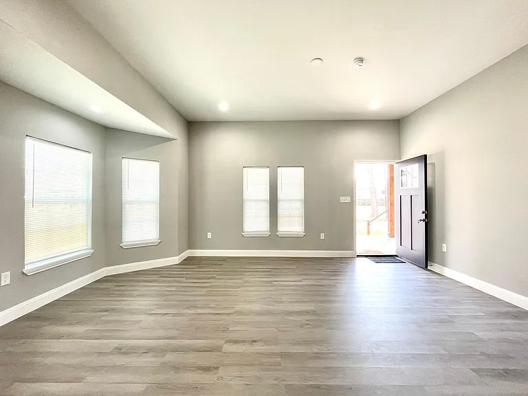 1808 Oneal St — Photo 3