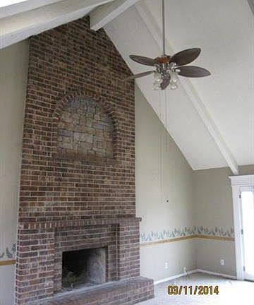 5th image of 916 NW Valley Woods Dr
