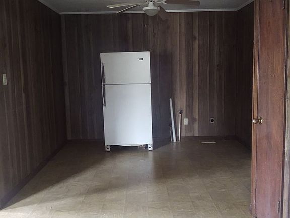 2nd image of 504 Clover St
