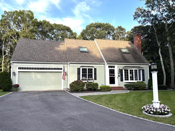 12 Coastal Lane, Hyannis, MA 02601