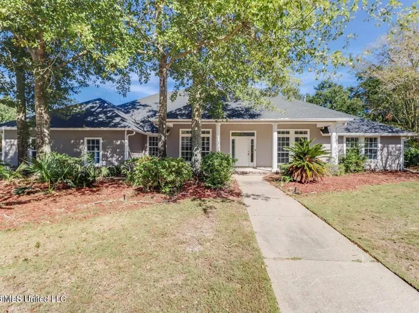 454 Carmargue Ln, Biloxi, MS 39531