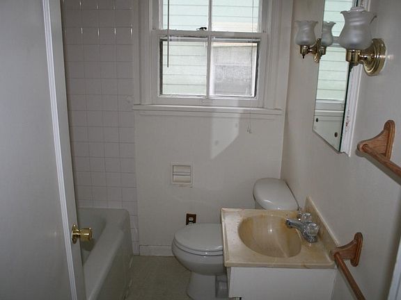 5th image of 2704 W Lacrosse Ave