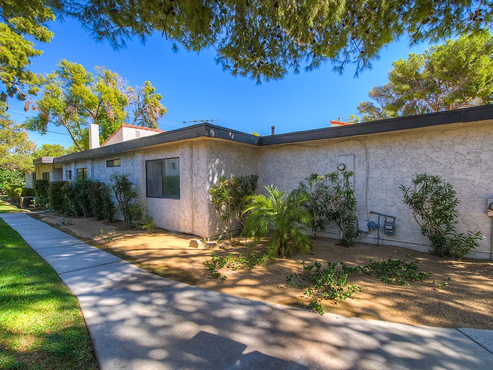 2574 Pera Cir
