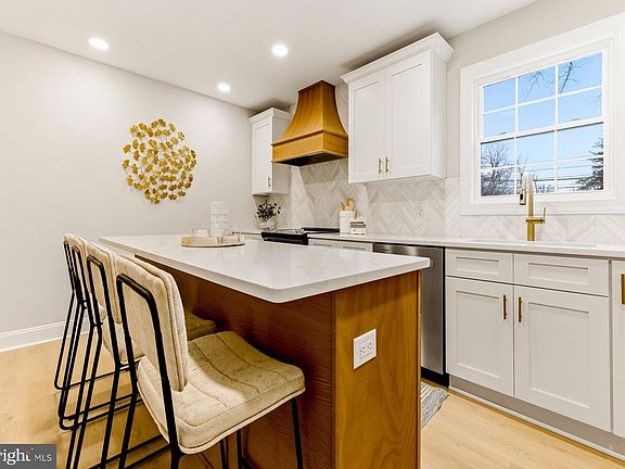 5th image of 217 Ashland Ave