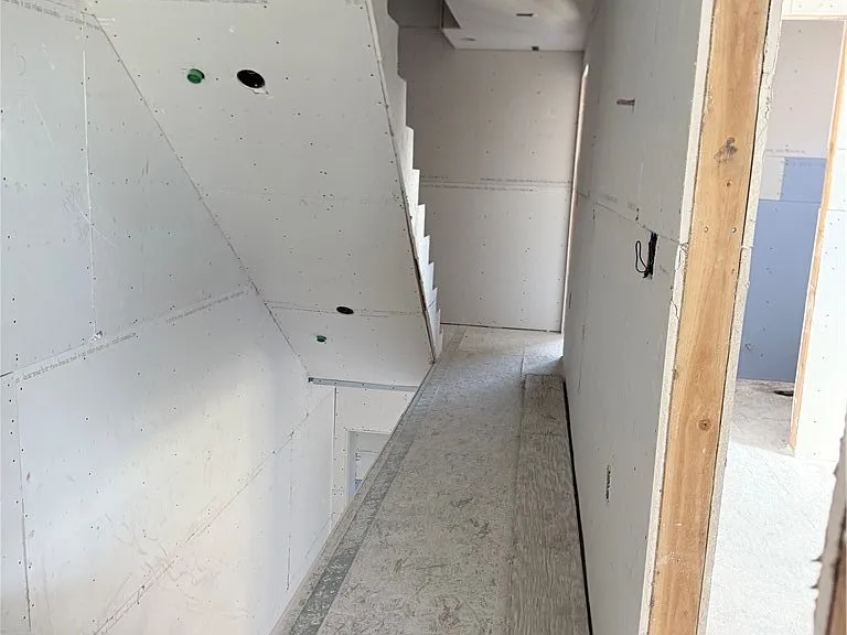 1282 S Leighton Ave — Photo 4