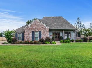 1690 S Woodland Forrest Dr, Lake charles, LA 70611