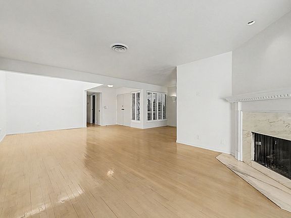 4th image of 3159 Bel Air Dr