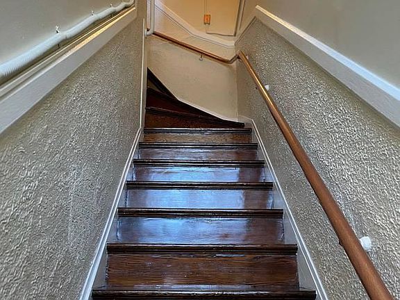 3rd image of 1054 Hyde St