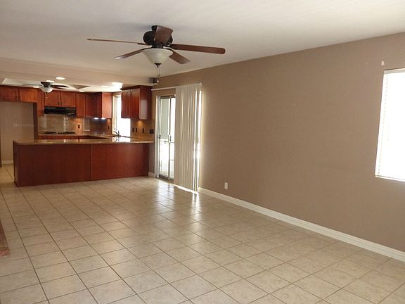 3rd image of 15845 Woodcrest Dr