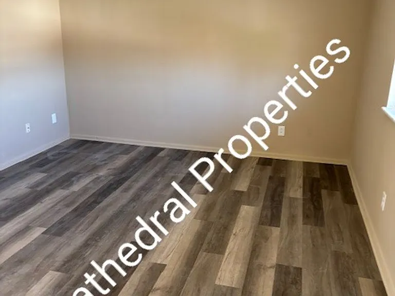 106 Lee Dr — Photo 6