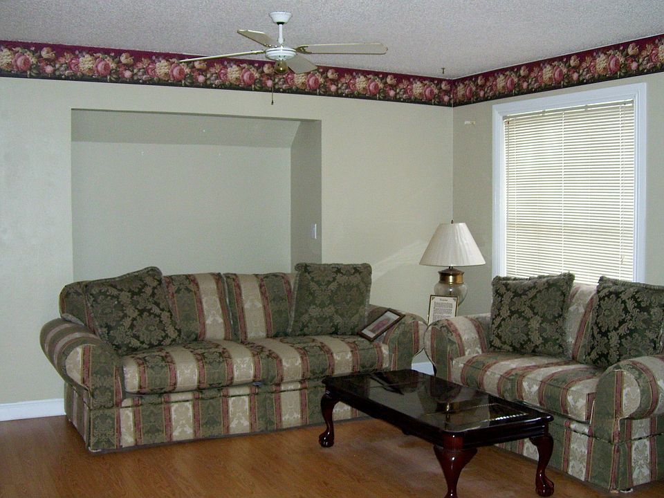 Living Room w/Furniture