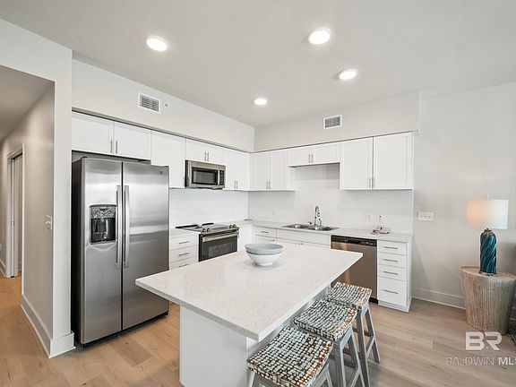 4th image of 903 W Beach Blvd #412