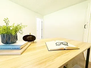 450 NE Riverhill Dr — Photo 8