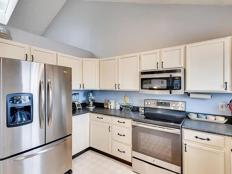 5530 E 130th Dr — Photo 3
