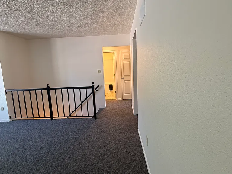 228 NW Waterwheel Ct — Photo 28